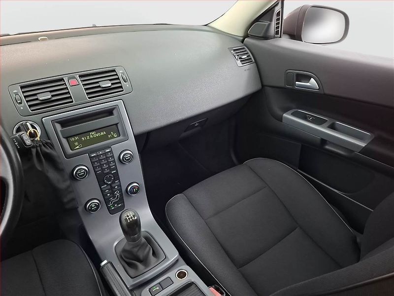 Volvo C30 (2010) 1.6 D, Serv.kniha, po STK - fotka 8 z 15