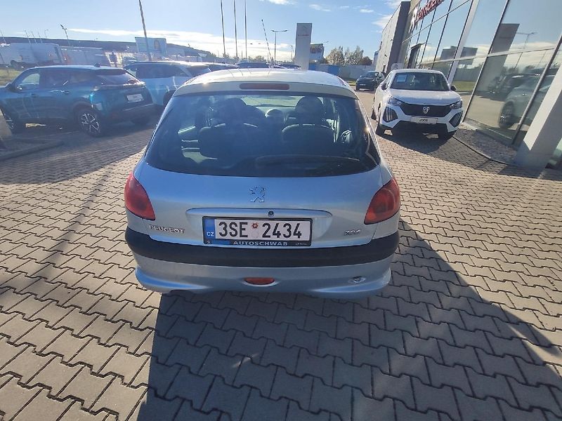 Peugeot 206 (2007) 1.4i 75k MAN5  - fotka 13 z 21