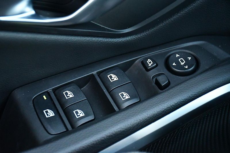 BMW Řada 3 320d M-SPORT xD TAŽNÉ ČR  - fotka 27 z 51