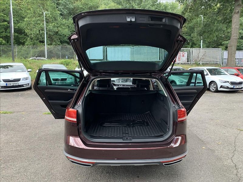 Volkswagen Passat 2,0 TDI ALLTRACK 1.MAJ.,ČR,SER - fotka 19 z 20