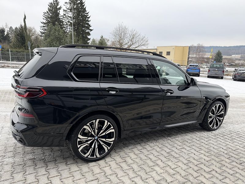 BMW X7 (2024) 40XD 250kW M-PAKET NZN R23 CZ! - fotka 11 z 49