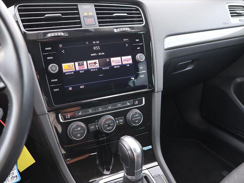 Volkswagen Golf 2.0 TDI 110kW DSG LED Join Taž - fotka 21 z 32