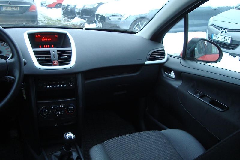 Peugeot 207 (2010) 1.4i, Zakoup.v ČR, Naj.70 Tis. - fotka 34 z 52
