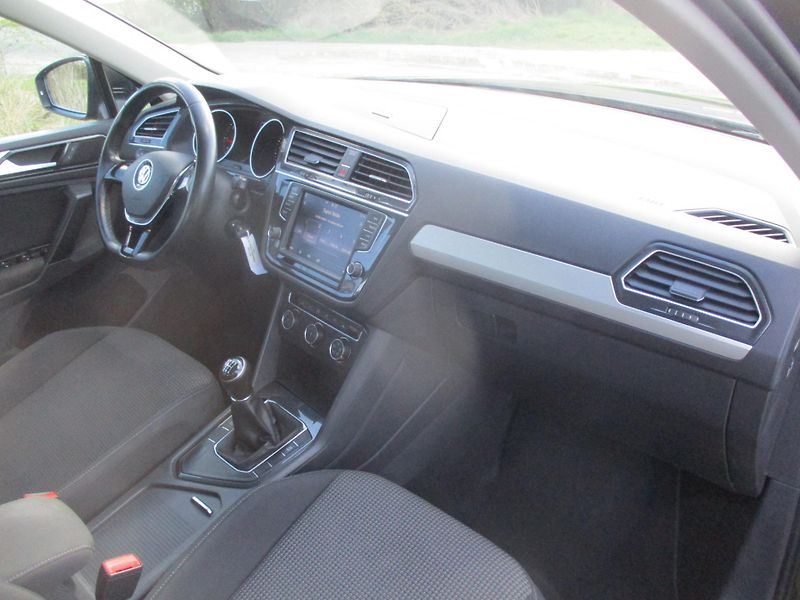 Volkswagen Tiguan 2.0TDi 110kW*TZ*PANORAMA*6MAN - fotka 27 z 43