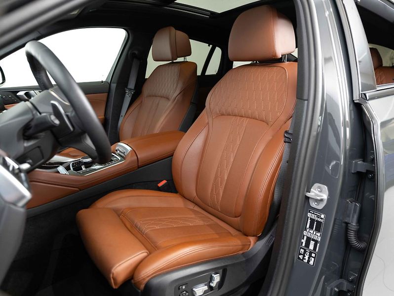 BMW X6 xDrive30d - fotka 18 z 24