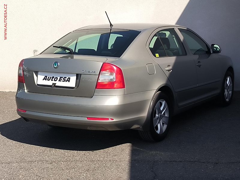 Škoda Octavia (2012) 2.0 TDi, ČR, AC - fotka 4 z 15