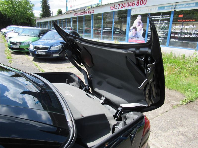 Mercedes-Benz SL 5,5 550 V8 285kw Cabrio - fotka 31 z 44