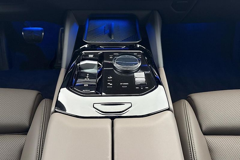 BMW Řada 5 540d xDrive Touring - fotka 10 z 21