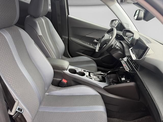 Peugeot 2008 (2020) 1.2 pure tech EAT8 130k ALLURE - fotka 15 z 15