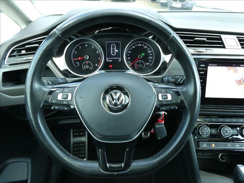 Volkswagen Touran 1,4 TSi 110kW DSG,LED,serviska - fotka 34 z 49
