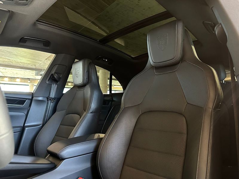 Porsche Macan 4, DriveAssist, Chrono, Masáž - fotka 16 z 37