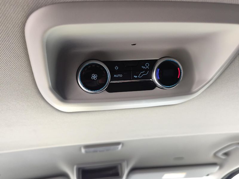 Ford Tourneo Custom (2025) Tourneo Custom L1,TITANIUM,2.0 - fotka 26 z 35