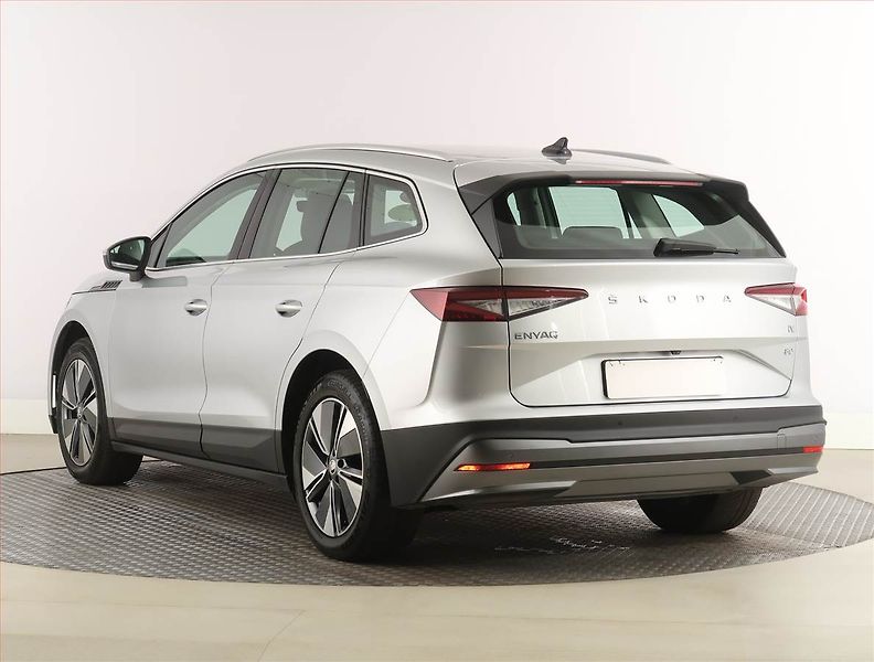 Škoda Enyaq (2023) Loft iV 80 (82 kWh), SoH 94% - fotka 4 z 28