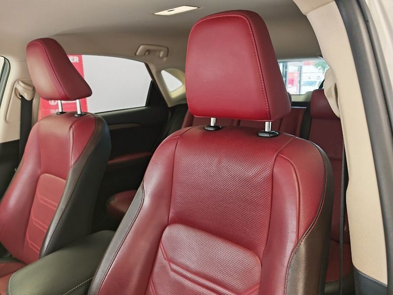 Lexus NX 300h 300h AWD PRESTIEGE SAFETY - fotka 16 z 43