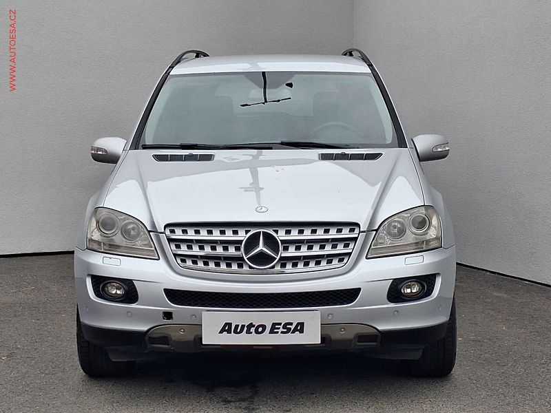 Mercedes-Benz Třídy M (2007) 3.0CDi ML350 4Matic, 1.maj - fotka 2 z 19
