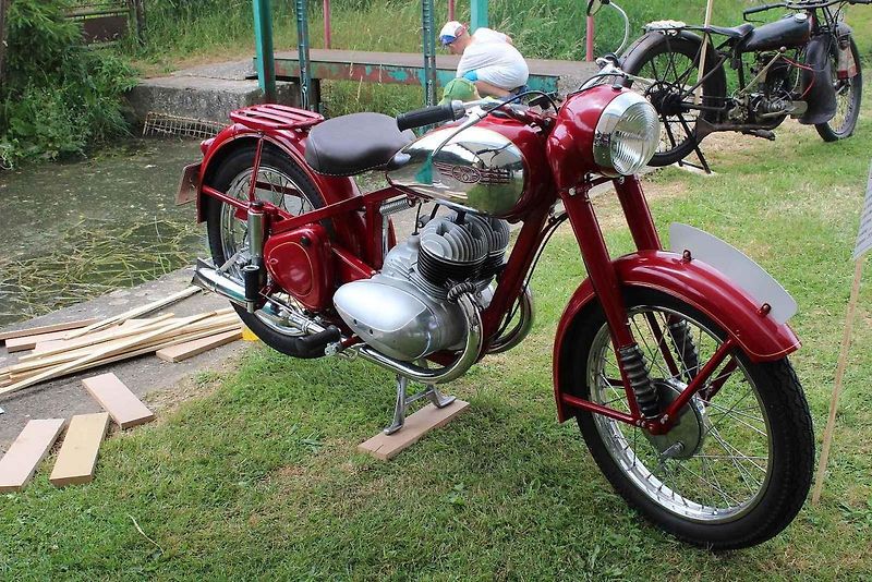 Jawa 350 Pérák.
