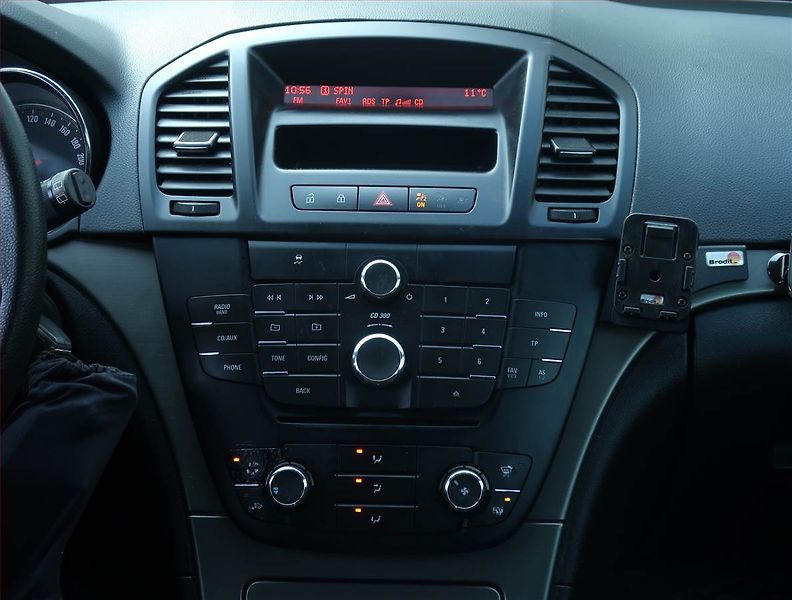 Opel Insignia (2009) 1.8, Serv.kniha, Park. senzory - fotka 12 z 16