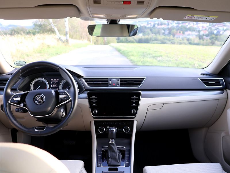 Škoda Superb 2,0 TDI DSG 4x4 CZ Style DPH - fotka 15 z 33
