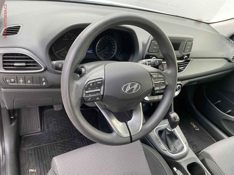 Hyundai i30 (2021) 1.6 CRDi, 1.maj,ČR, Smart - fotka 13 z 17