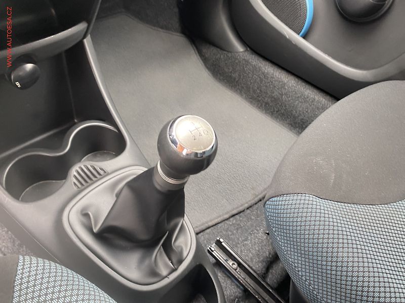 Toyota Aygo (2014) 1.0i, ČR, AC - fotka 14 z 14