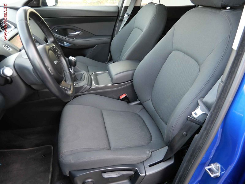 Jaguar E-Pace (2018) 2.0 D D150, LED, navi, kamera - fotka 9 z 21