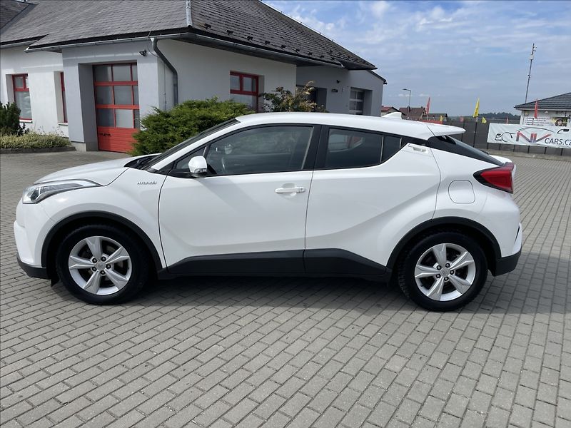 Toyota C-HR 1,8 i 72kw Hybrid e-CVT CZauto - fotka 28 z 32