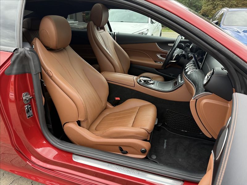 Mercedes-Benz Třídy E 220d AMG Avantgarde Kupé - fotka 6 z 22