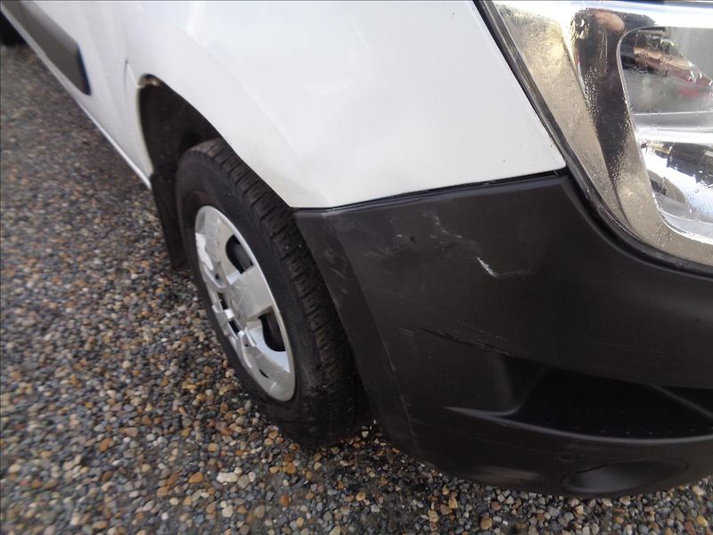 Nissan Interstar 2,3 - fotka 18 z 22
