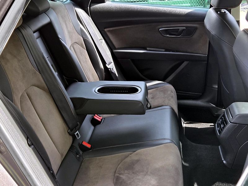 Seat Leon 2,0TDi xPERIENCE 4drive ROZVOD - fotka 25 z 51