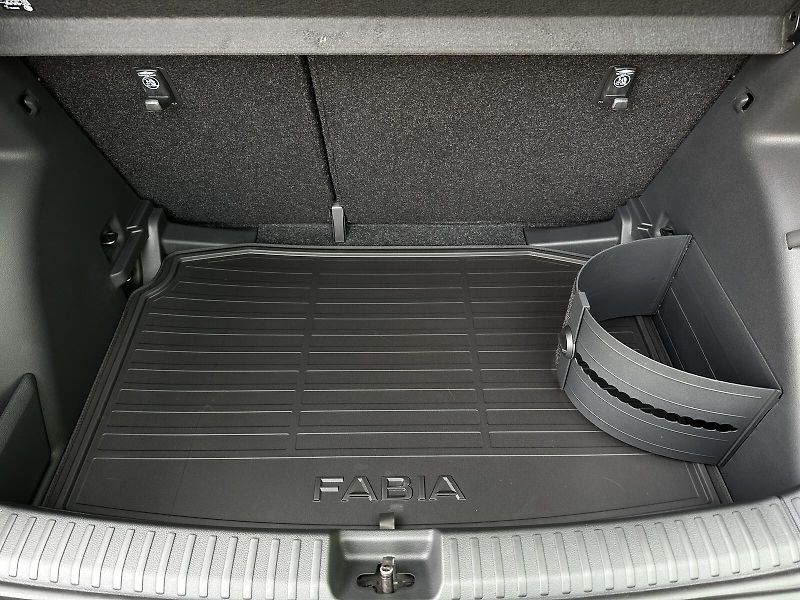 Škoda Fabia 1.0TSi DSG Monte Carlo 116PS B - fotka 40 z 41