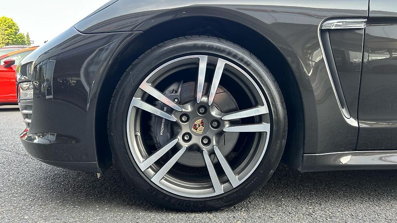 Porsche Panamera 4 - fotka 9 z 29