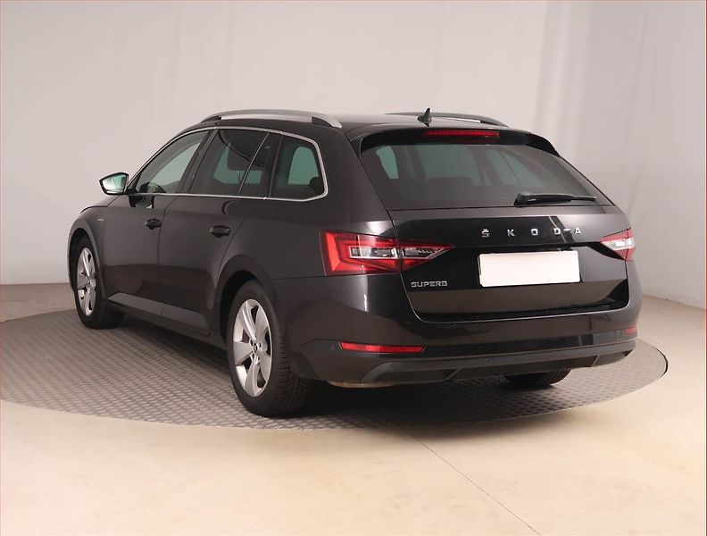 Škoda Superb (2016) Laurin&Klement 2.0 TDI - fotka 4 z 17