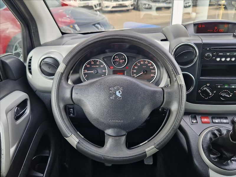 Peugeot Partner 1,6 HDi PANORAMA +ZIMNÍSADAKOL - fotka 22 z 32