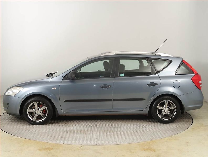 Kia Ceed (2009) 1.6 CRDi, po STK, Tažné - fotka 3 z 16