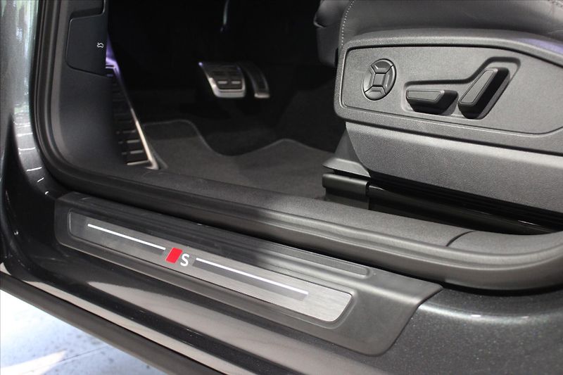 Audi Q5 TFSI quattro 150 kW S Line Tec - fotka 14 z 40