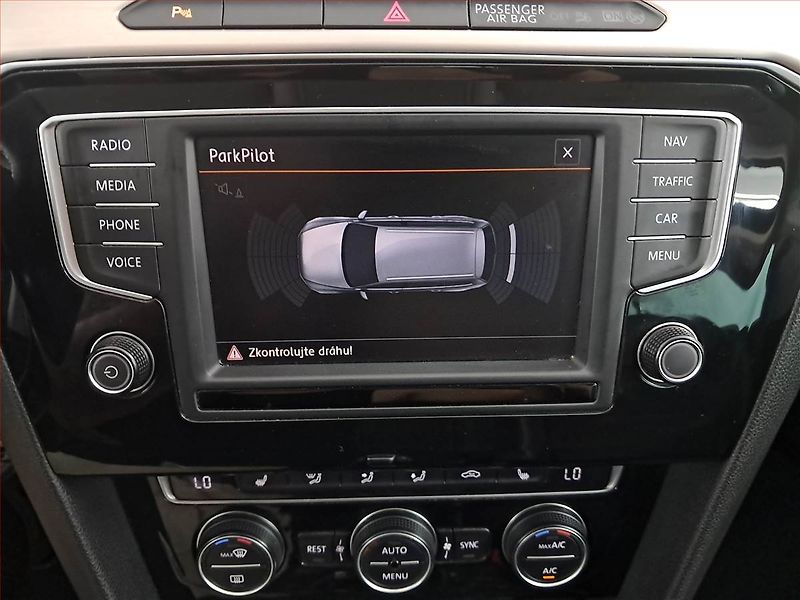Volkswagen Passat (2015) 2.0 TDI, Automat, Serv.kniha - fotka 20 z 20