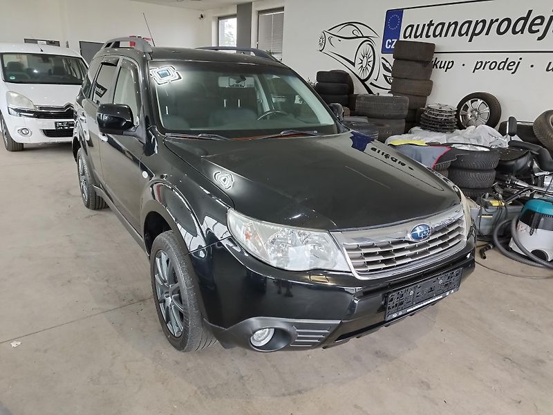 Subaru Forester (2010) 2.0i,taž.zař.,4x4 - fotka 9 z 33