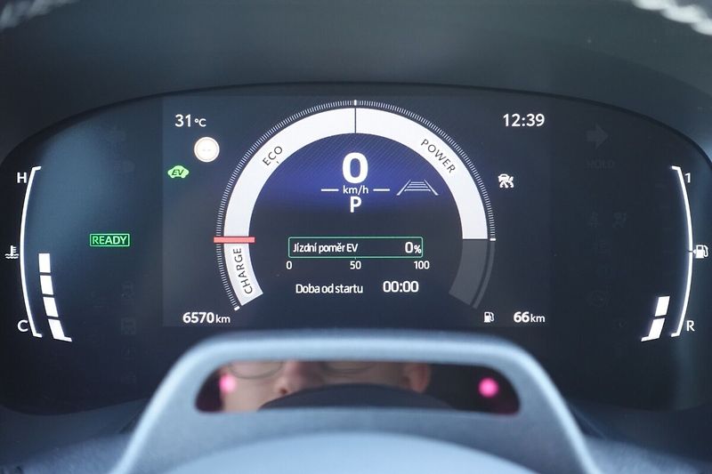 Toyota Aygo 1,5 HEV GR SPORT - fotka 26 z 33