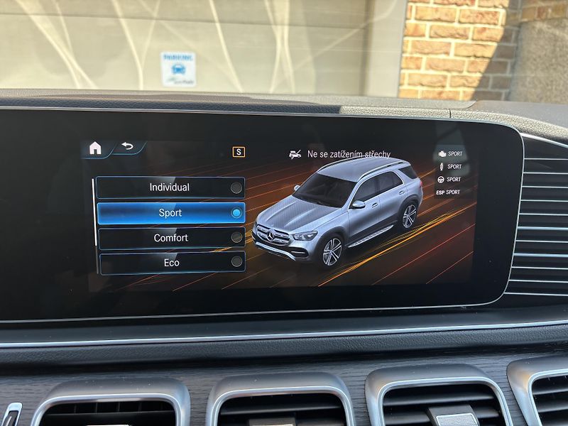 Mercedes-Benz GLE (2023) 400d 4MATIC 9GTRONIC AMG Paket - fotka 141 z 166