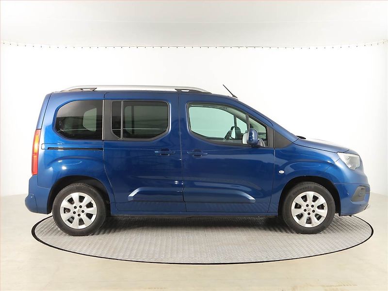 Opel Combo (2019) 1.2 Turbo, 5Míst, SR - fotka 6 z 17