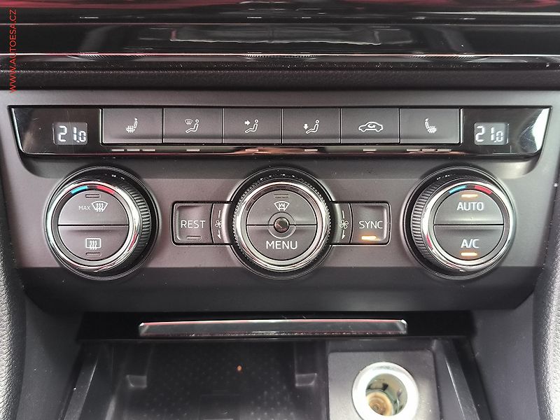 Škoda Superb (2017) 1.4 TSi, Style, bixen, panor - fotka 17 z 23