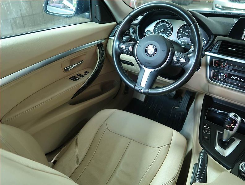 BMW Řada 3 (2016) Luxury Line 320d xDrive GT - fotka 7 z 18