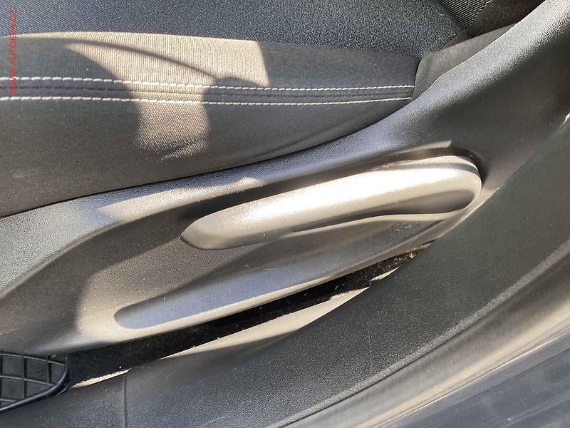 Peugeot 208 (2018) 1.2 PT, AC, tempo - fotka 14 z 15