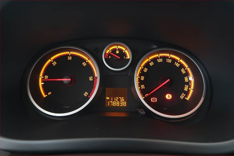 Opel Corsa (2009) 1.3 CDTI, Serv.kniha, nová STK - fotka 11 z 16