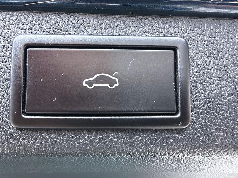 Škoda Superb 2.0 TDI 110 kW DSG, navigace - fotka 13 z 21