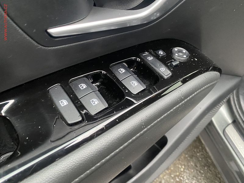 Hyundai Tucson (2021) 1.6T-GDi 4x4  48V, ČR, Smart - fotka 13 z 21