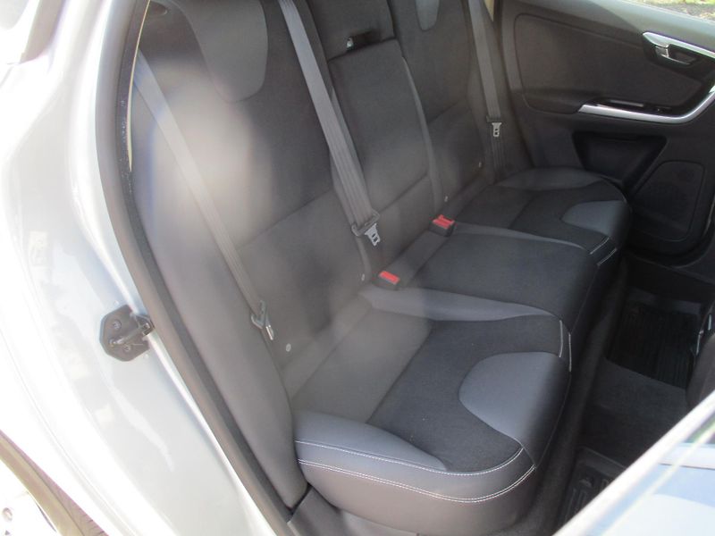 Volvo XC60 2.4 D5*136kW*AWD*197TKM*6MAN.P - fotka 30 z 48