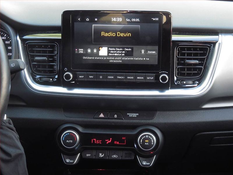 Kia Stonic (2023) 1.0 T-GDI, Automat, Serv.kniha - fotka 12 z 19