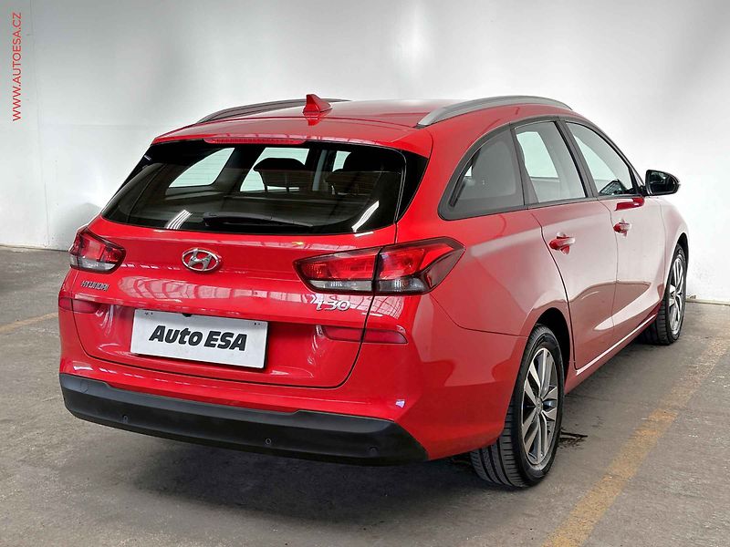 Hyundai i30 (2019) 1.4T-GDi, 1.maj,ČR - fotka 4 z 15