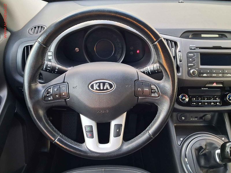 Kia Sportage (2012) 1.6 GDi, AC, park. senzor - fotka 11 z 15